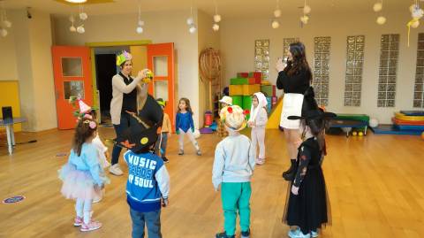 Eğlenceli Crazy Hat Day 