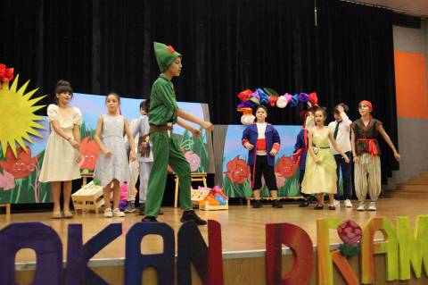 İlkokul–Ortaokul Öğrencilerimiz Dünyaca Ünlü Müzikal ve Tiyatro Oyunlarını Sergilediler 