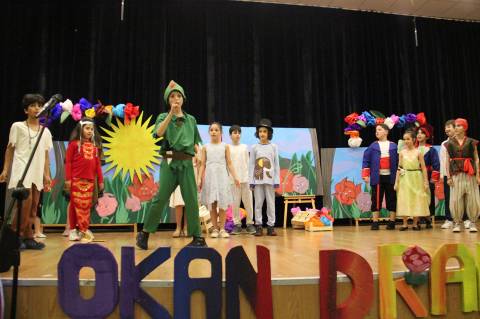 İlkokul–Ortaokul Öğrencilerimiz Dünyaca Ünlü Müzikal ve Tiyatro Oyunlarını Sergilediler 