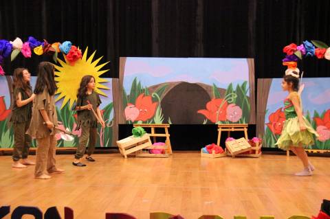 İlkokul–Ortaokul Öğrencilerimiz Dünyaca Ünlü Müzikal ve Tiyatro Oyunlarını Sergilediler 