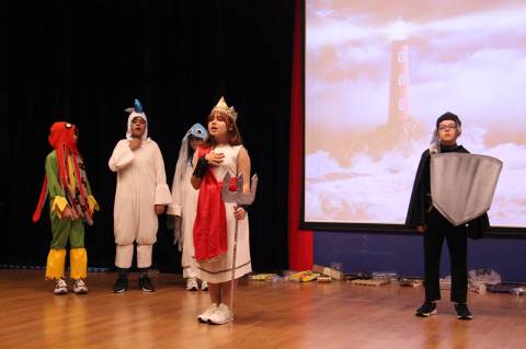 İlkokul–Ortaokul Öğrencilerimiz Dünyaca Ünlü Müzikal ve Tiyatro Oyunlarını Sergilediler 