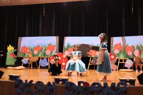 İlkokul–Ortaokul Öğrencilerimiz Dünyaca Ünlü Müzikal ve Tiyatro Oyunlarını Sergilediler 