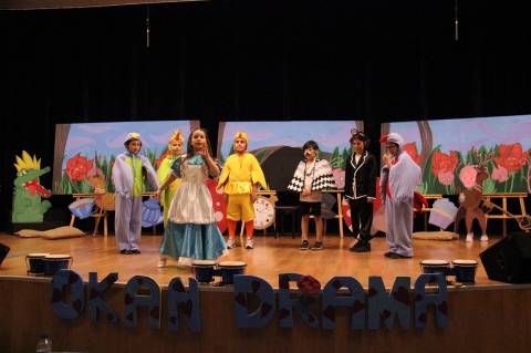 İlkokul–Ortaokul Öğrencilerimiz Dünyaca Ünlü Müzikal ve Tiyatro Oyunlarını Sergilediler 