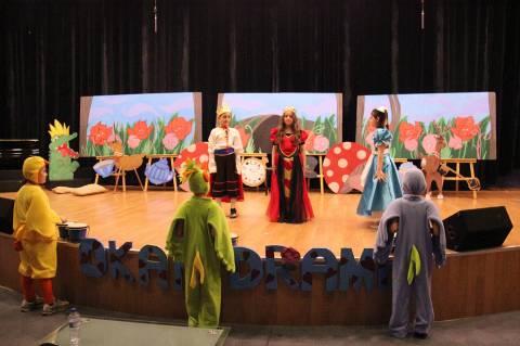 İlkokul–Ortaokul Öğrencilerimiz Dünyaca Ünlü Müzikal ve Tiyatro Oyunlarını Sergilediler 