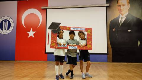 Öğrencilerimiz Cambrıdge Sınavlarında Gösterdikleri Başarılar İle  Küresel Standartlarda Eğitimin Kapısını Aralıyor  