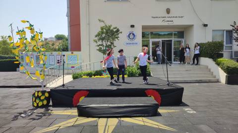   Öğrencilerimiz Dünya Dillerinde Yeteneklerini Sergilediler 