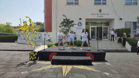   Öğrencilerimiz Dünya Dillerinde Yeteneklerini Sergilediler 