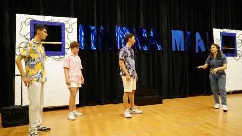 Öğrencilerimiz Dünyaca Ünlü “Mamma Mia!" Müzikalini Sahneledi 