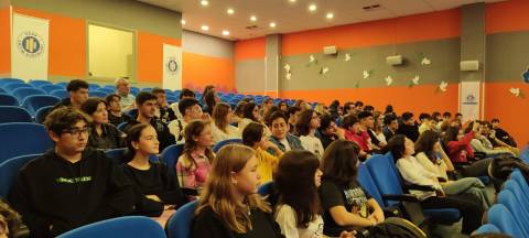 Öğrencilerimiz Stres ve Kaygılarını Yönetme Yöntemlerini Öğrendiler 