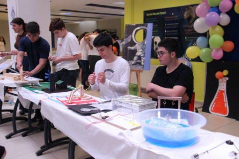 Okan Koleji Geleneksel Bilim ve Proje şenliğinde Laboratuvara Dönüştü 