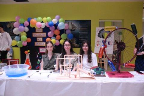 Okan Koleji Geleneksel Bilim ve Proje şenliğinde Laboratuvara Dönüştü 