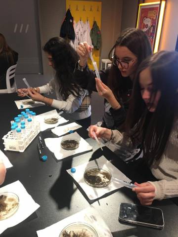 Öğrencilerimizle Göklerin ve Uzayın Yaşamını Keşfettik.  