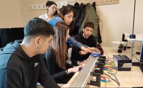 Öğrencilerimiz İstanbul Okan Üniversitesi Fizik Laboratuvarında Deneyim Dolu Bir Gün Yaşadılar 