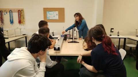 Öğrencilerimiz İstanbul Okan Üniversitesi Fizik Laboratuvarında Deneyim Dolu Bir Gün Yaşadılar 