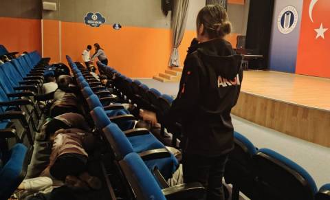  AKOM’dan Öğrencilerimize Afet Bilinci Semineri 