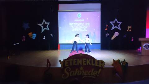 Yetenekler Sahnede: Öğrencilerimizden Dans, Jimnastik ve Müzik Dolu Performanslar 