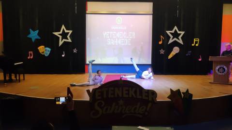 Yetenekler Sahnede: Öğrencilerimizden Dans, Jimnastik ve Müzik Dolu Performanslar 